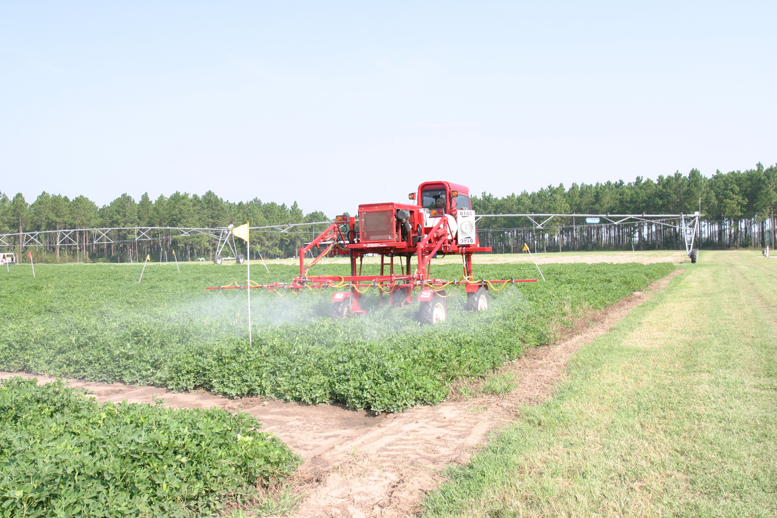 Engin de pulvérisation de pesticides