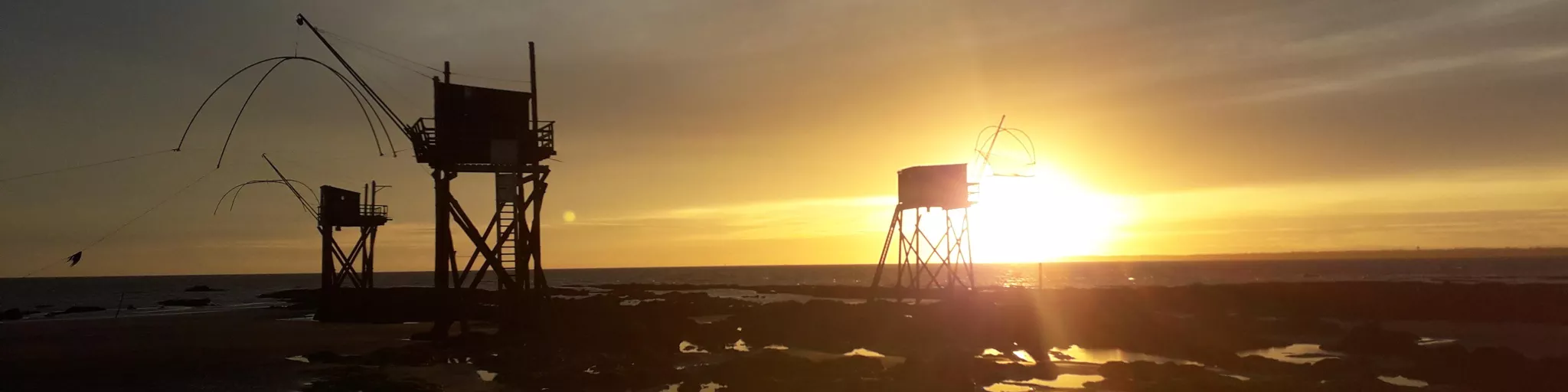 Soleil couchant avec 3 cabanes de pêcheurs