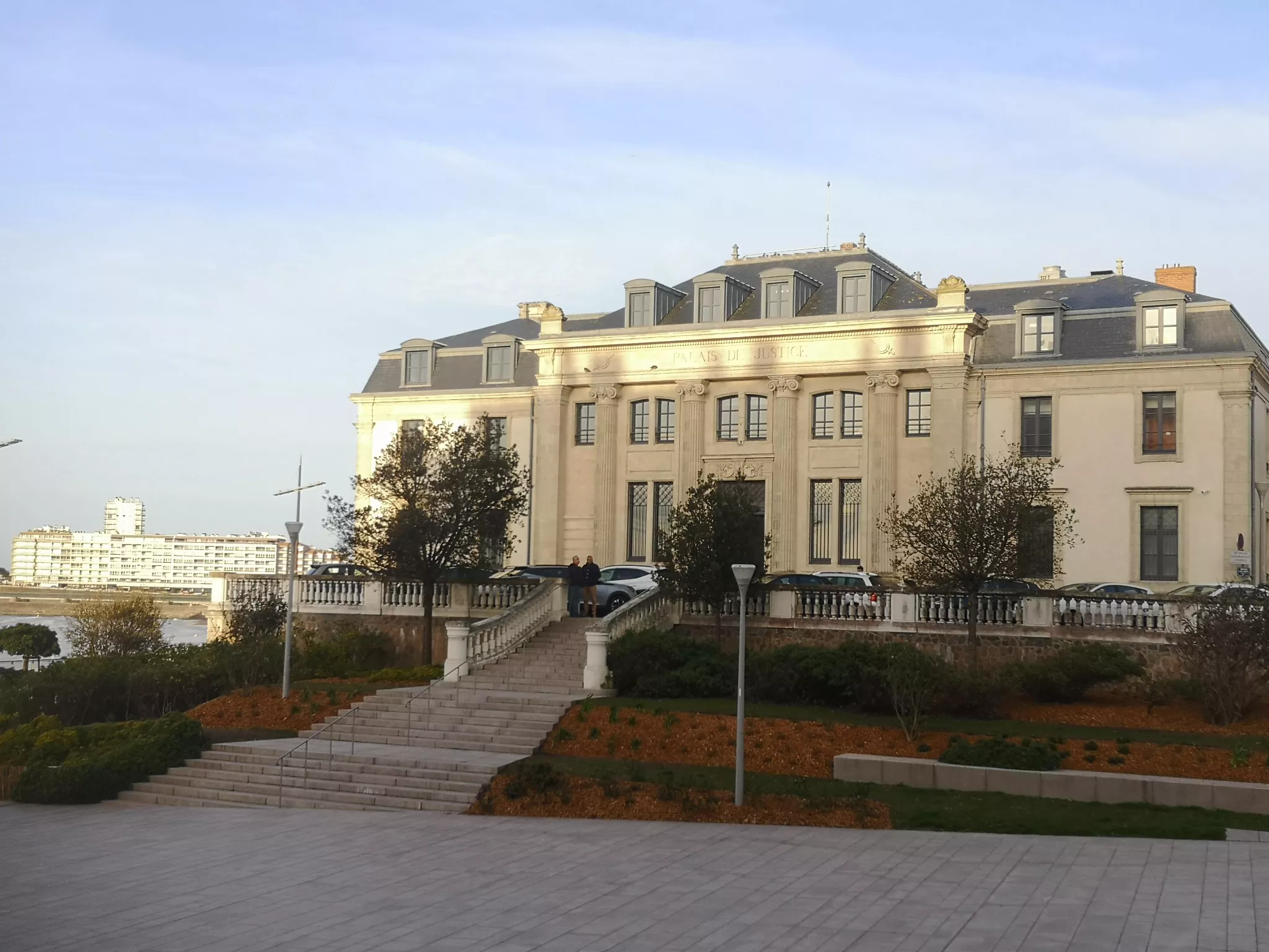 Fronton du palais de Justice des Sables d'Olonne
