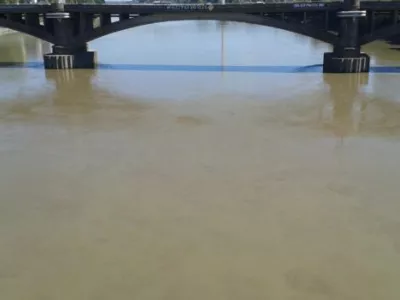 Loire trouble sous un pont