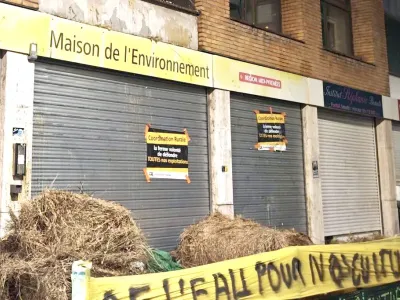 Fumier déposé devant les locaux de FNE Occitanie-Pyrénées